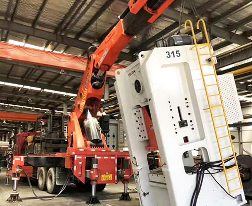 苍南县附近随车吊出租，轻松解决运输难题