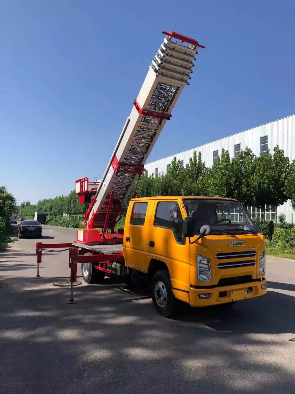 苍南县附近的云梯车出租服务：轻松解决高空作业需求