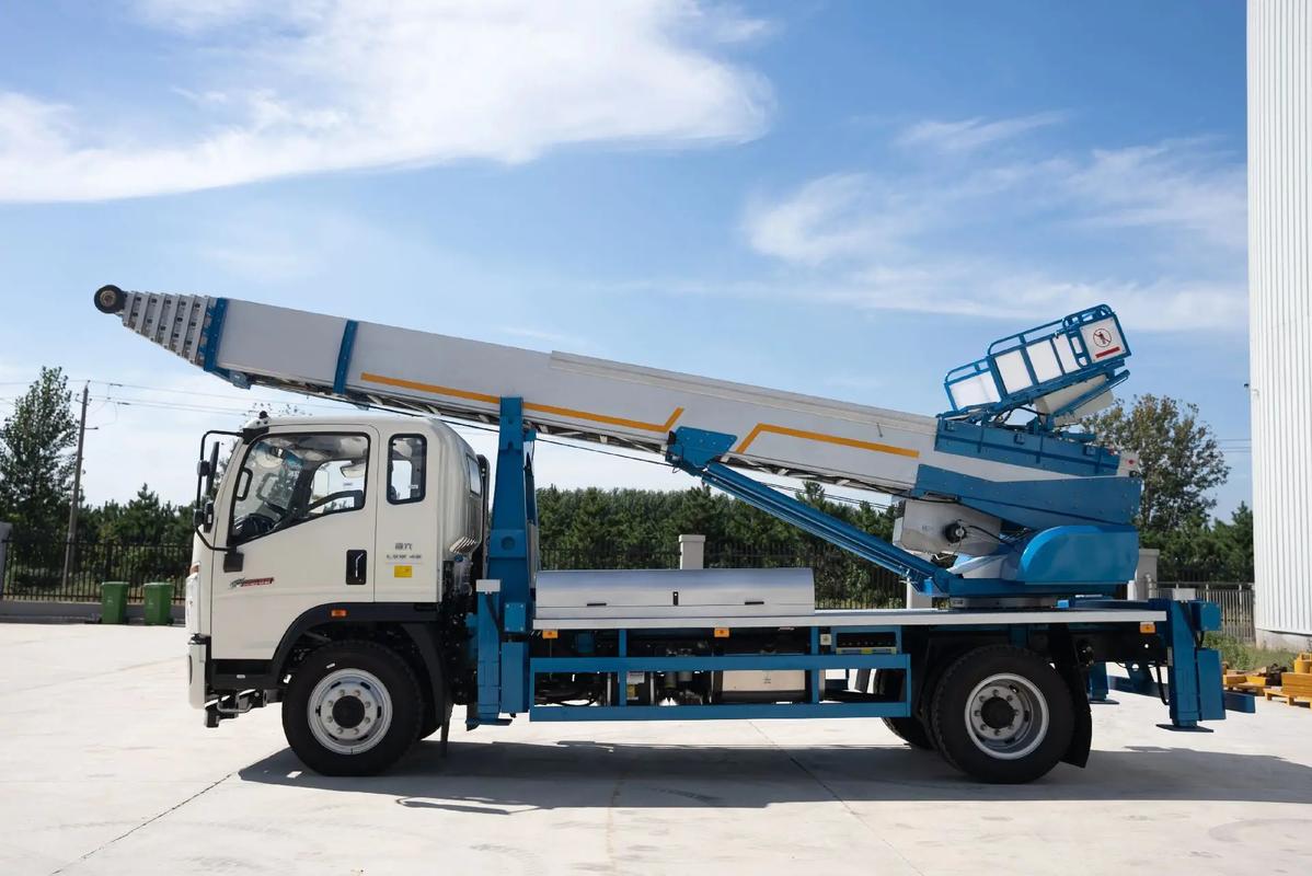 苍南县云梯上料车租赁费用